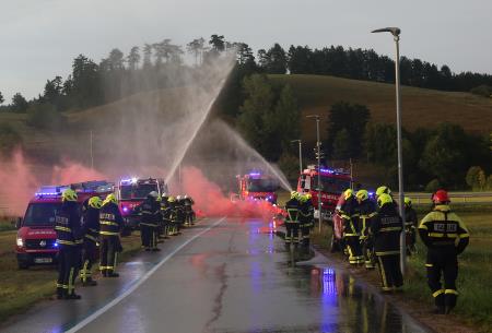 PRIHOD NOVE GASILSKE CISTERNE PGD UNEC 04 FOTO LJUBO VUKELIČ